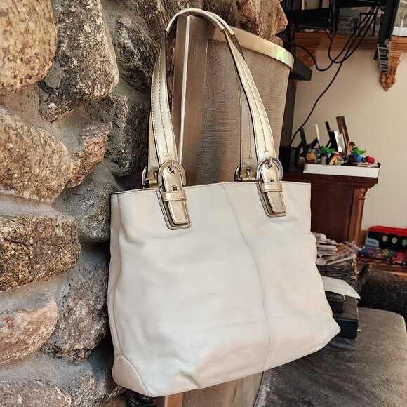 COACH J1175-F17216 Soho Cream/Gold Leather Shoulder Bag - Picture 2 of 16